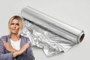 carta stagnola e donna che dice no
