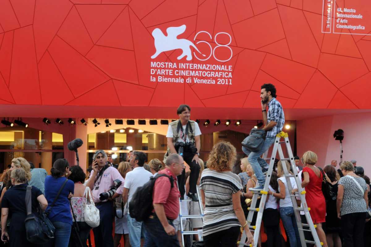 Giornalisti sul red carpet del Festival del Cinema di Venezia