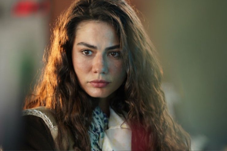 Demet Özdemir in Io sono Farah