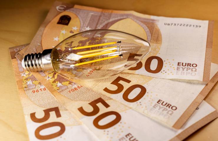 banconote e lampadina