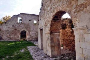 ruderi in pietra