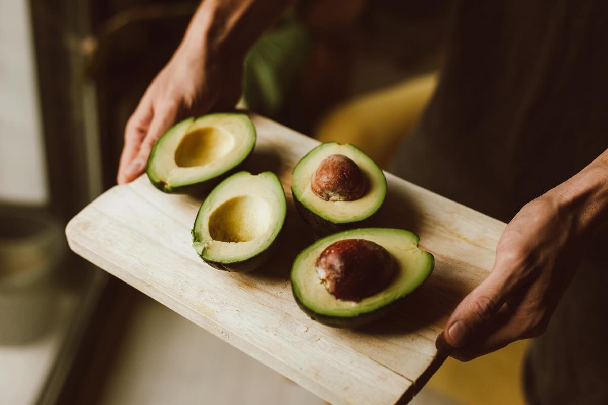 tagliere con avocado