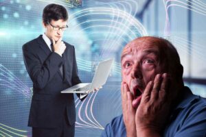 uomo usa pc, anziano preoccupato