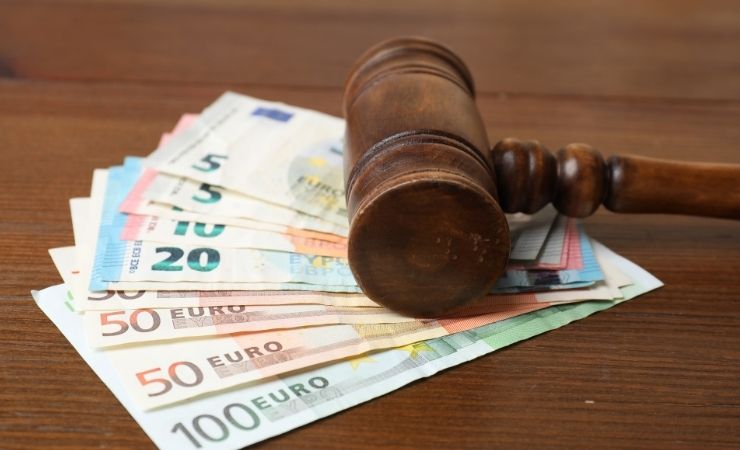 Martello tribunale banconote