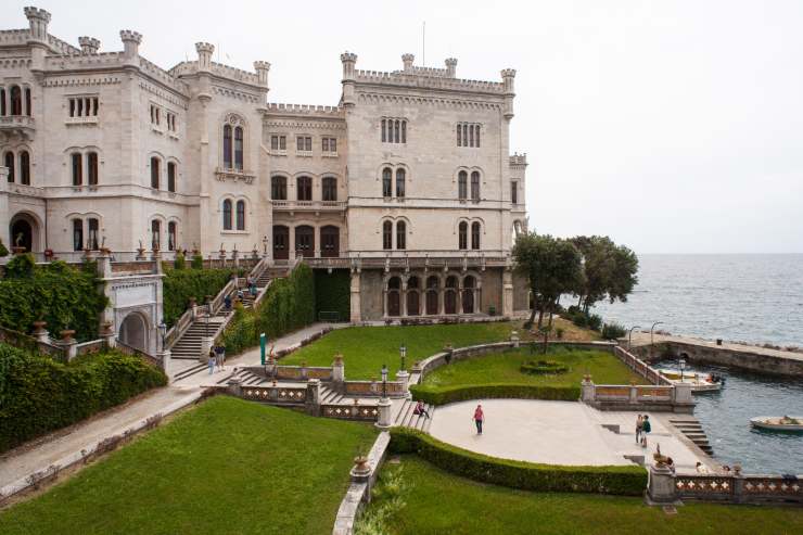 Castello Miramare vista giardino