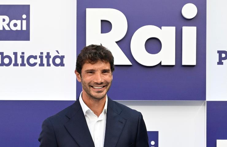 Stefano De Martino sorridente