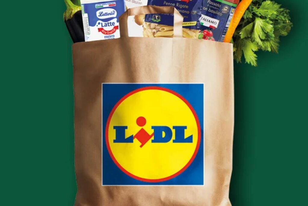 Un sacchetto della spesa con il logo di LIDL