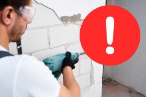 Uomo con trapano, simbolo attenzione