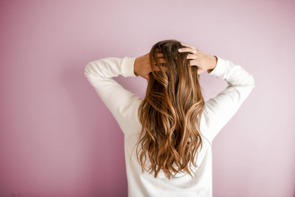 capelli di spalle