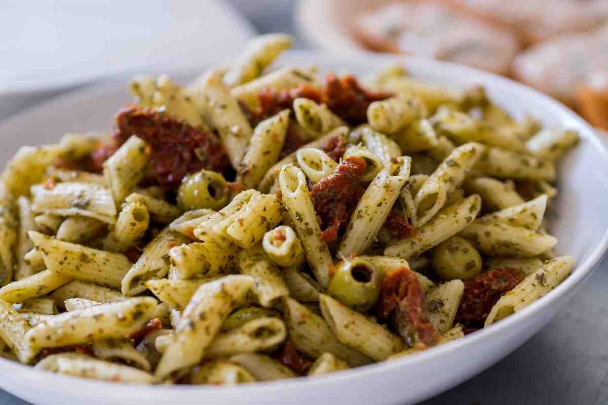insalata di pasta con pomodori secchi