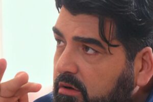 Chef Cannavacciulo con espressione interdetta