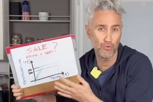 prof schettini con la lavagna