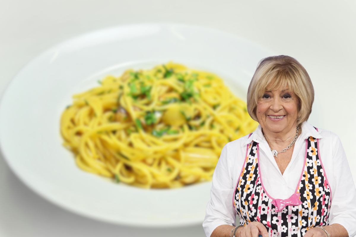 Anna Moroni e piatto di spaghetti nello sfondo