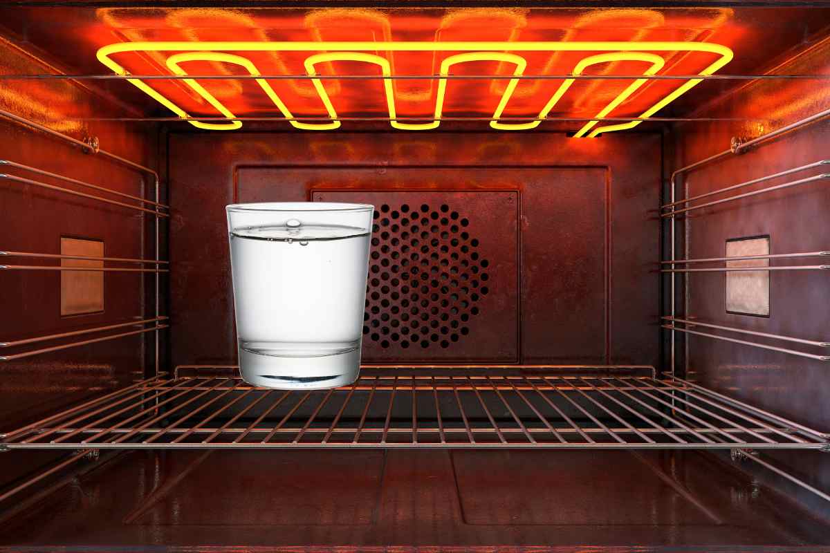 forno con bicchiere di acqua dentro