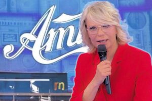 De Filippi nello studio di amici