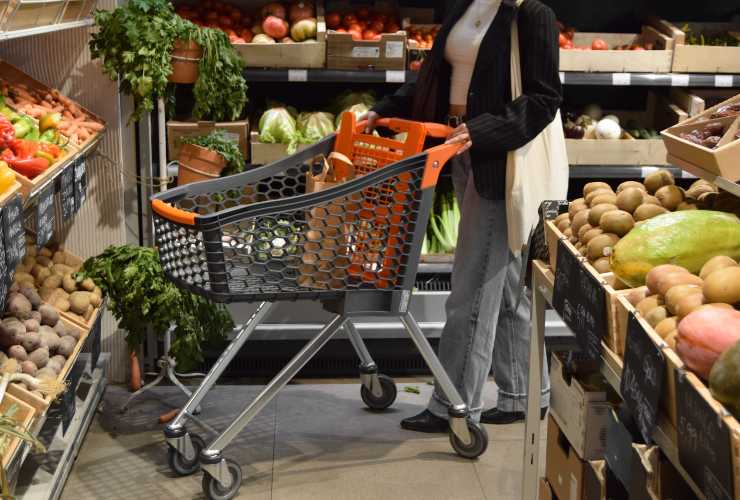 carrello spesa al supermercato