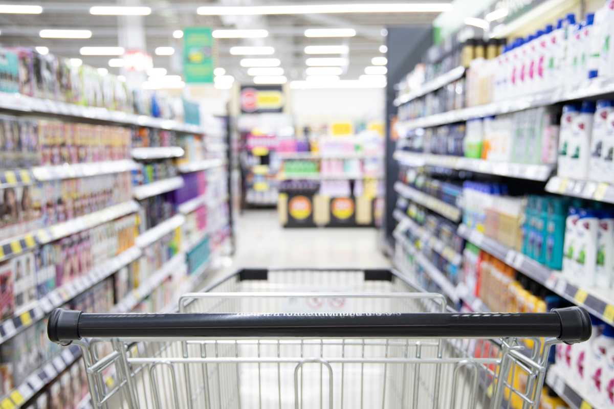 carrello spesa al supermercato